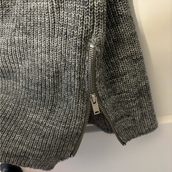 H&M Sweater - Picture 3 of 3